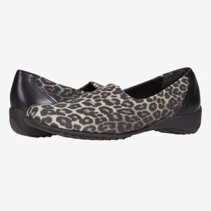 Munro Iriana Traveler Flats 5M • Leopard Print Comfort Slip-On Shoes